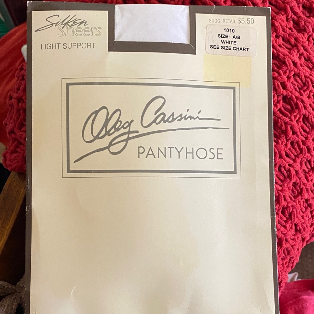 Oleg Cassini Silken Sheers Pantyhose in White size AB